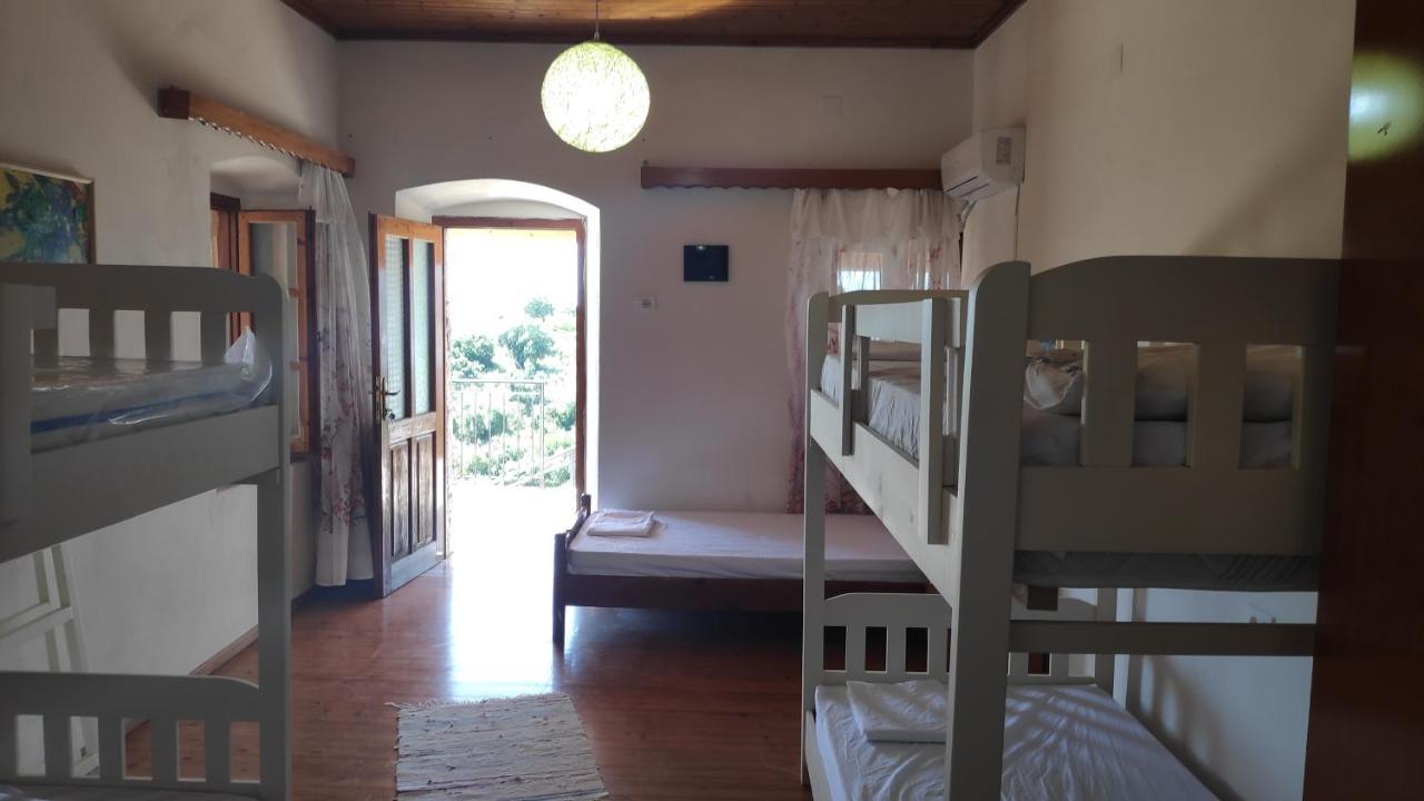 Filikur Hostel Himare Bagian luar foto