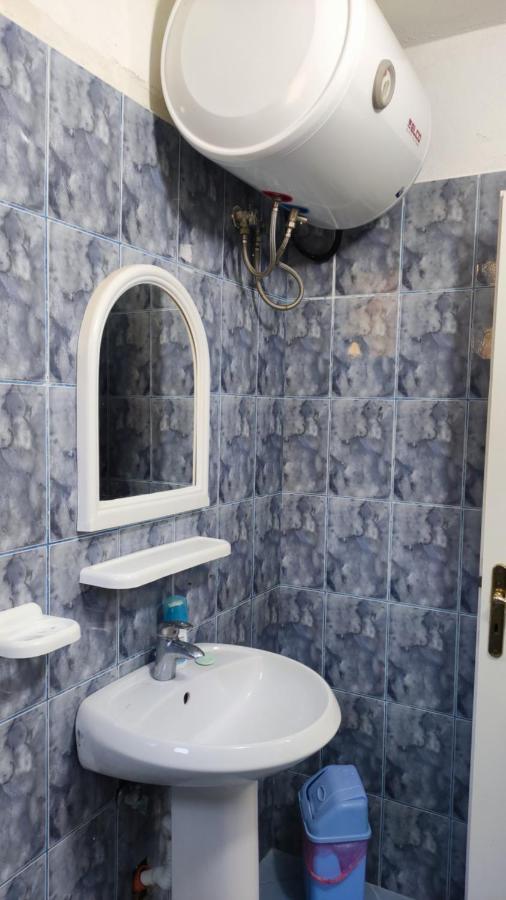 Filikur Hostel Himare Bagian luar foto