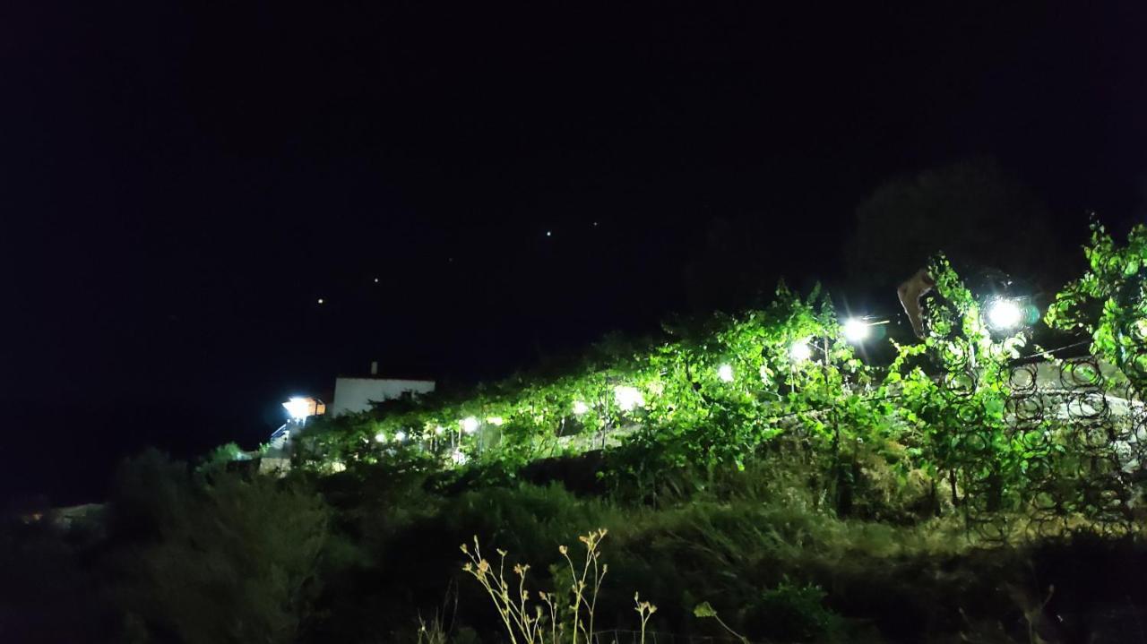 Filikur Hostel Himare Bagian luar foto
